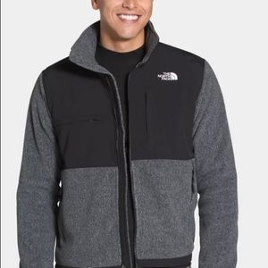 Qtr Zip North Face Sweatshirt
